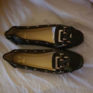 Vince Camuto Size 8 Brown Leather Loafers